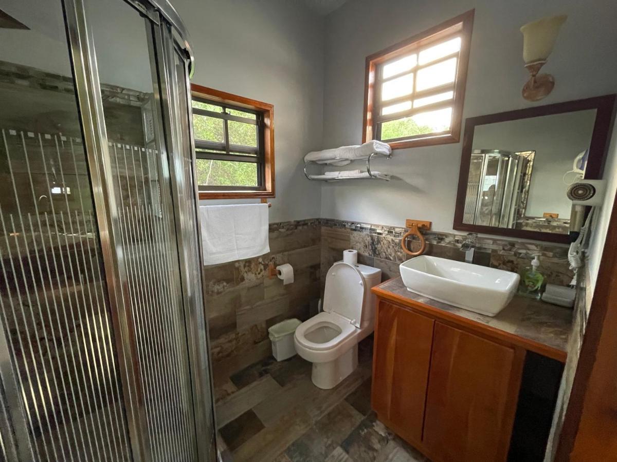 Hidden Treasure Vacation Home Blue Bay Cottage Caye Caulker Exterior photo